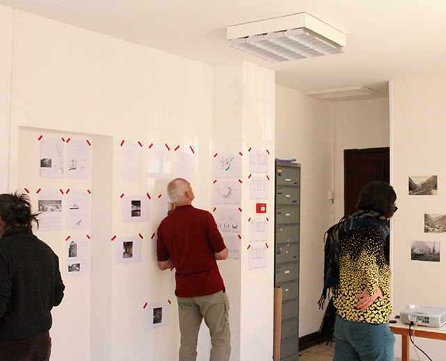 2017. « Laboratoire d'architecture de village » - 2. Permanence tenue à l'ancienne Maison de la Poste - Etsaut (64) - avec Guillaume Duverger.jpg